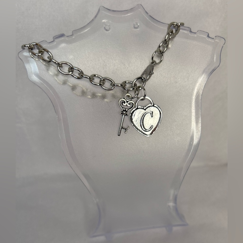 NEW Initial “C” Heart & Key Adjustable Charm Bracelet Fashion Silver-Tone